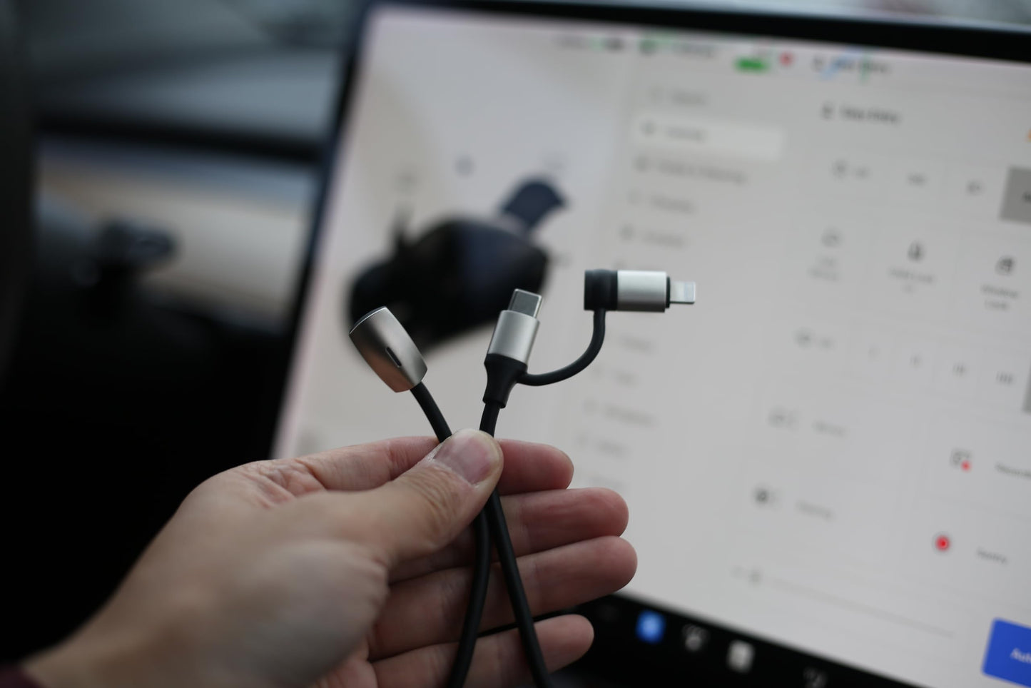Tesheer 2-in-1 Right-Angle Charging Cable for Tesla – USB-C & Lightning, 4 ft, Up to 60W